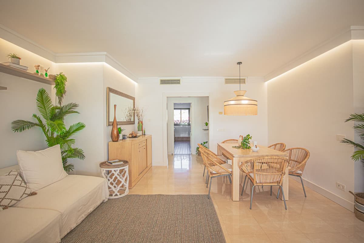 Middle Floor Apartment in Estepona — photo 8 of 10