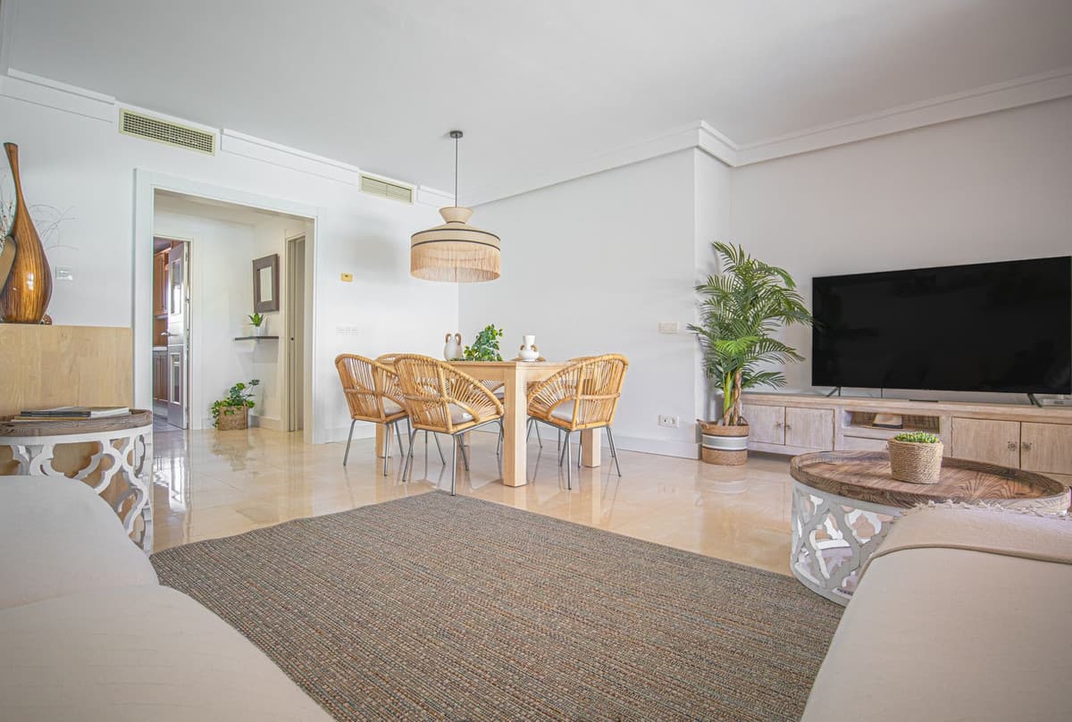 Middle Floor Apartment in Estepona — photo 10 of 10