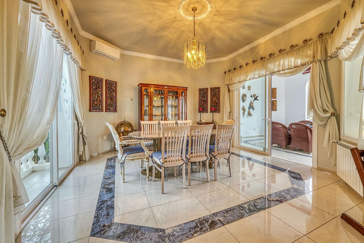 Detached Villa in Hacienda Las Chapas — photo 2 of 10
