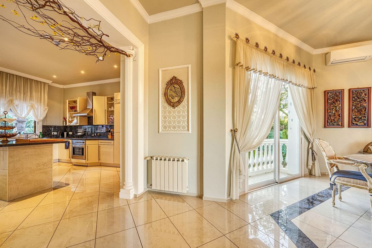 Detached Villa in Hacienda Las Chapas — photo 5 of 10