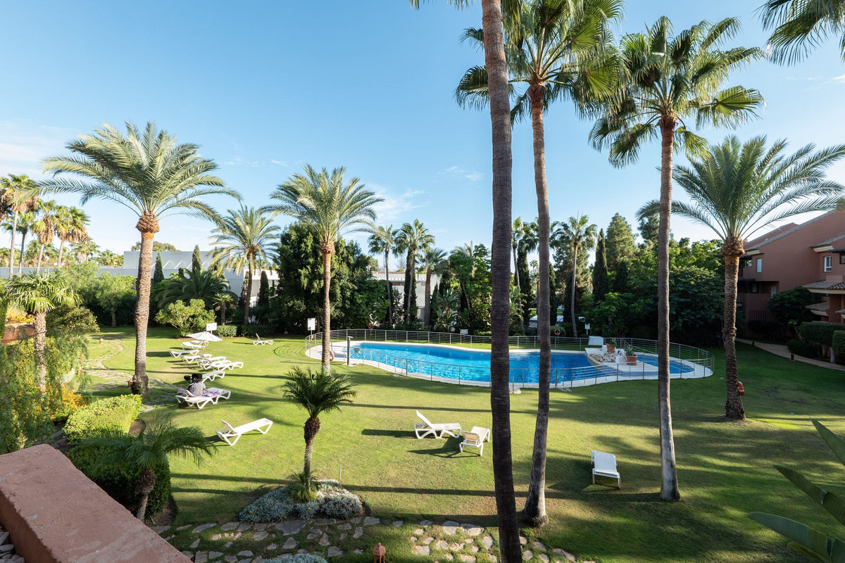 Middle Floor Apartment in Puerto Banús — photo 7 of 10