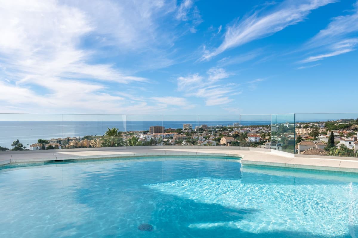 Detached Villa in Riviera del Sol — photo 1 of 10