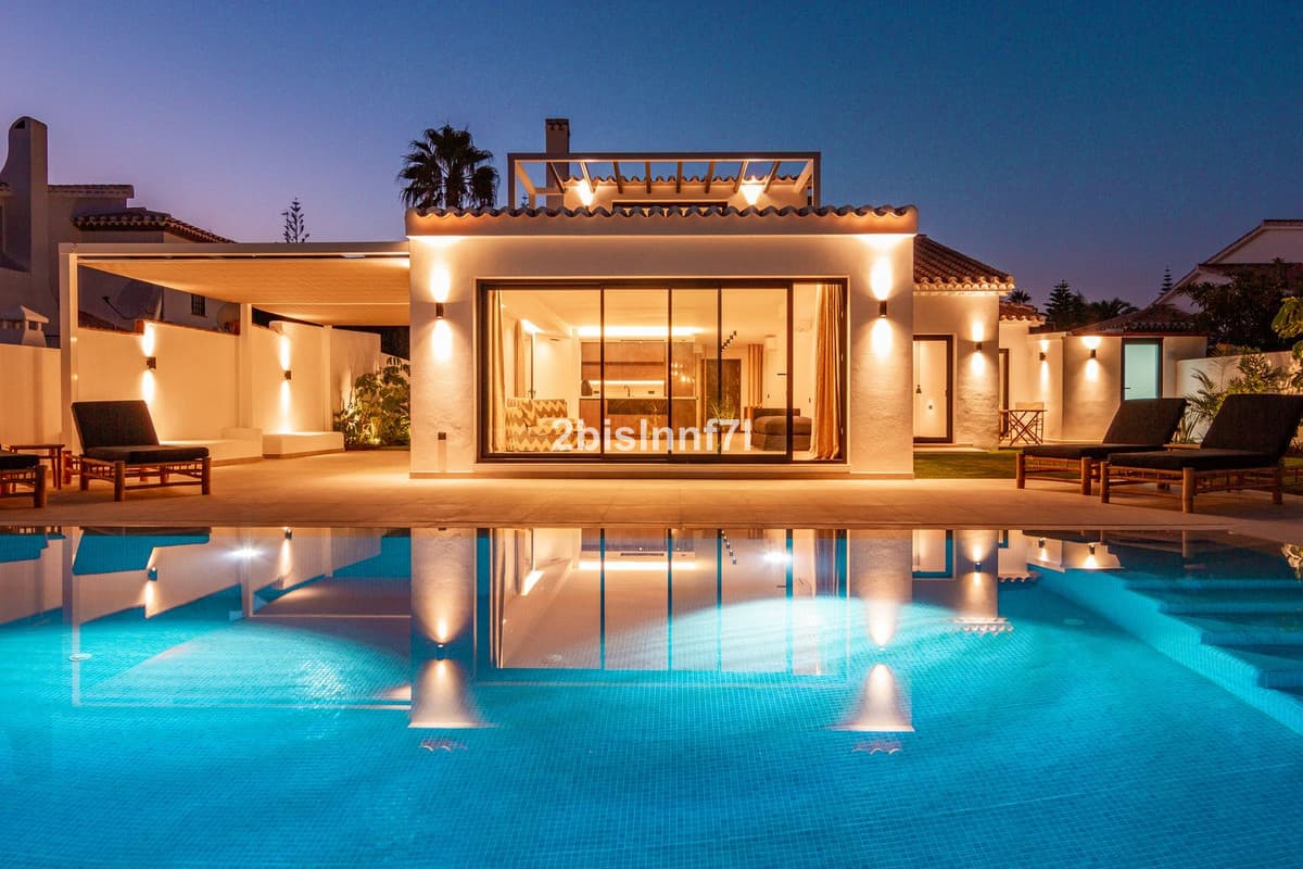 Detached Villa in Elviria — photo 1 of 10