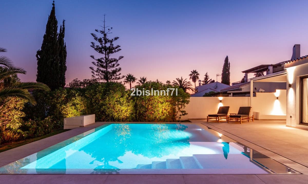 Detached Villa in Elviria — photo 2 of 10