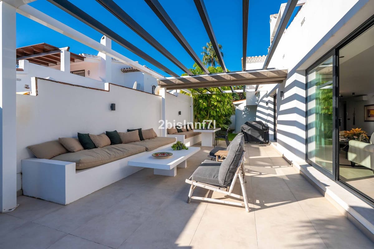 Detached Villa in Elviria — photo 9 of 10