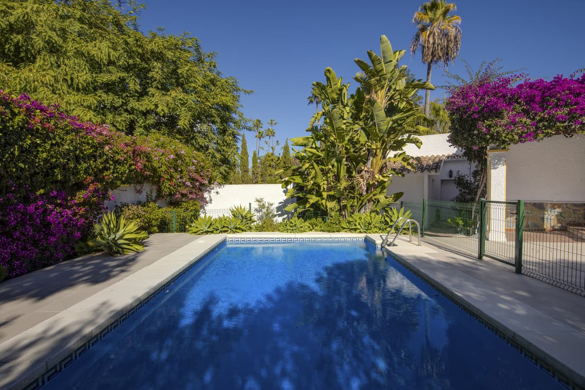 Detached Villa in Guadalmina Alta — photo 1 of 10