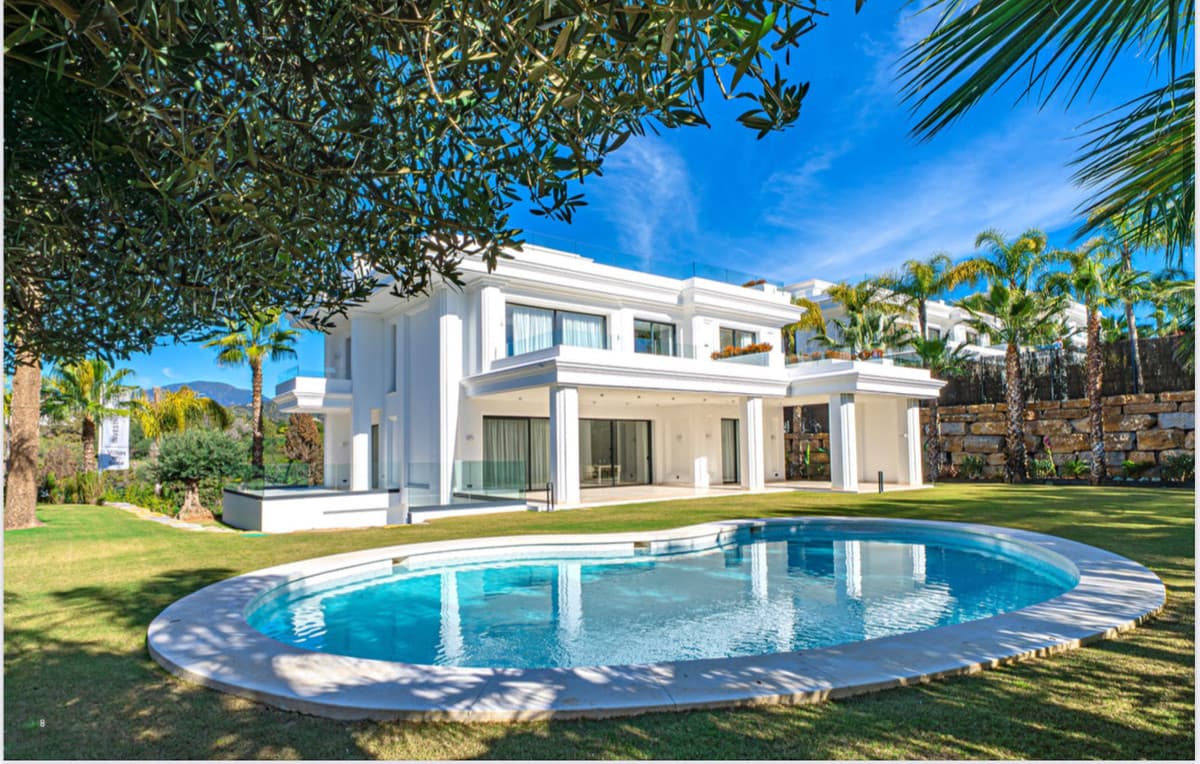 Detached Villa in The Golden Mile — photo 2 of 10