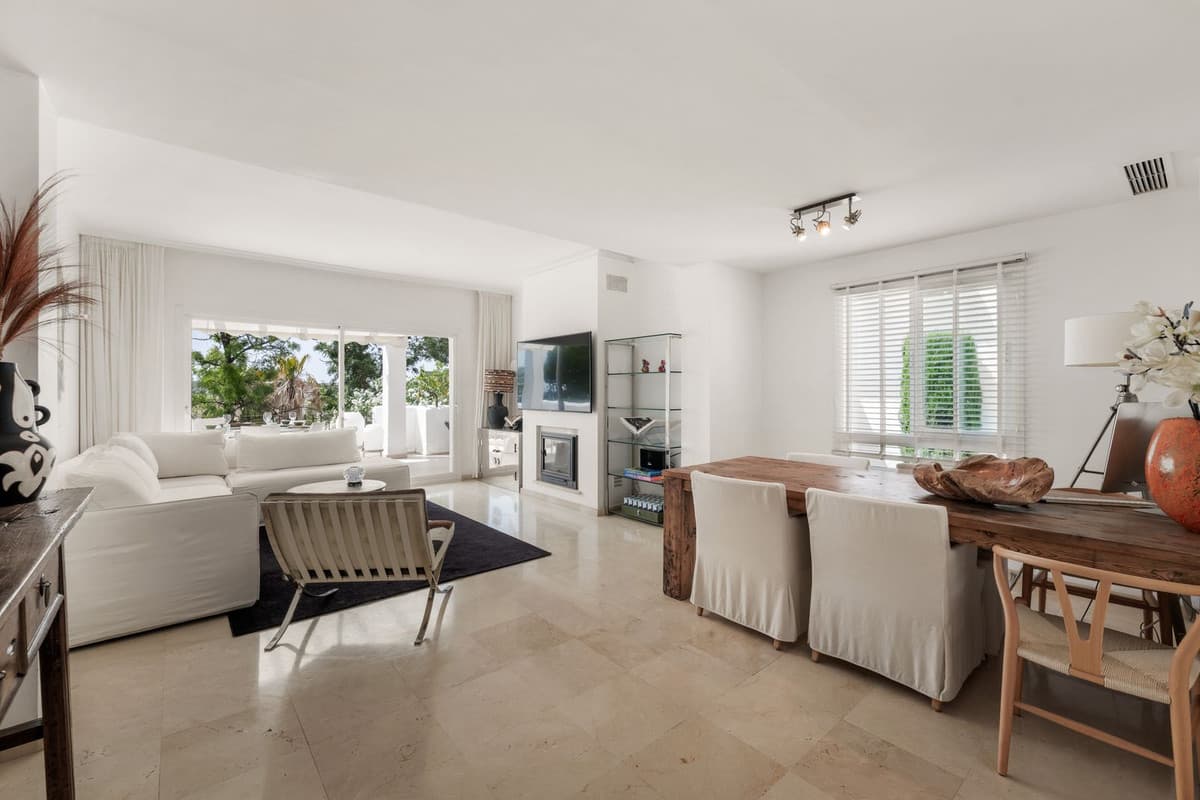 Penthouse in Nueva Andalucía — photo 1 of 10