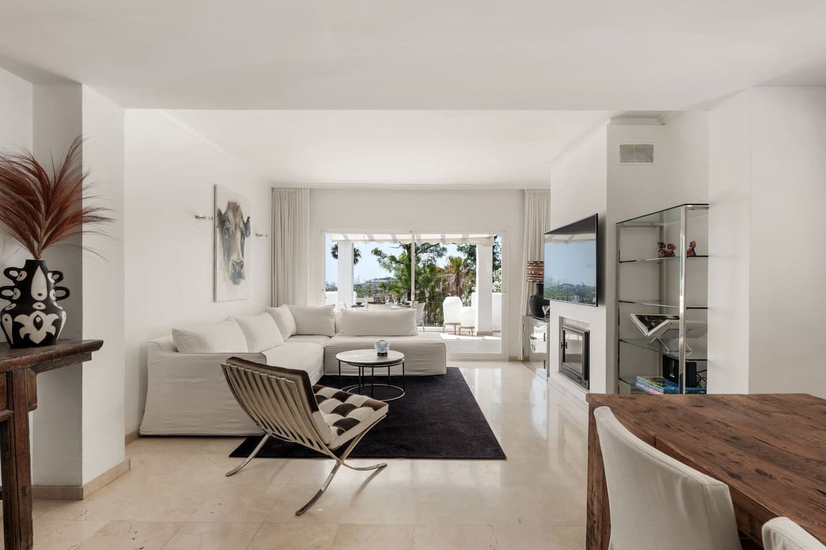 Penthouse in Nueva Andalucía — photo 2 of 10