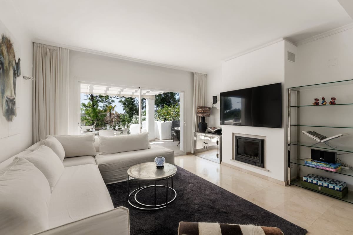Penthouse in Nueva Andalucía — photo 3 of 10
