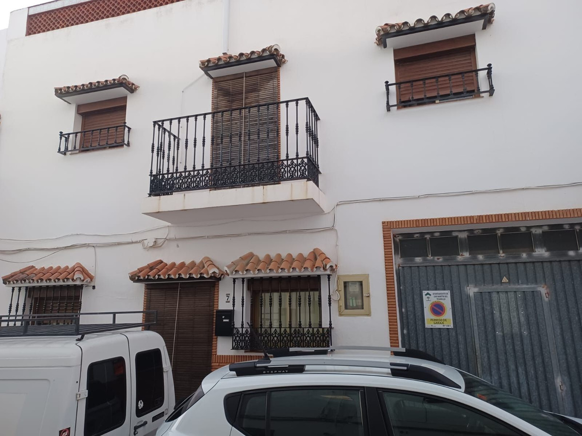 Townhouse in San Martín de Tesorillo — photo 1 of 10
