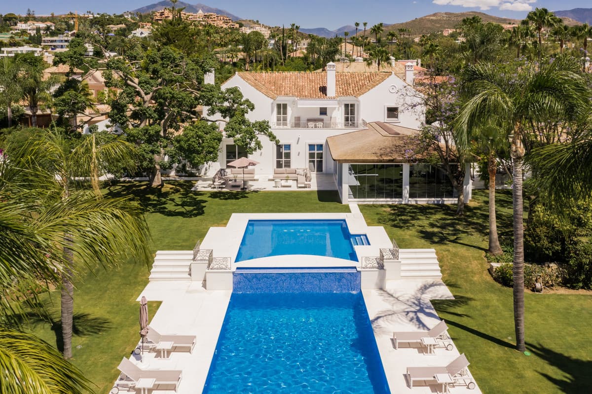 Detached Villa in Nueva Andalucía — photo 3 of 10
