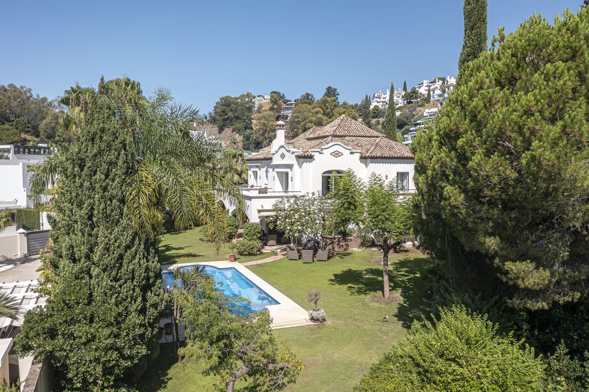 Detached Villa in Benahavís — photo 2 of 10