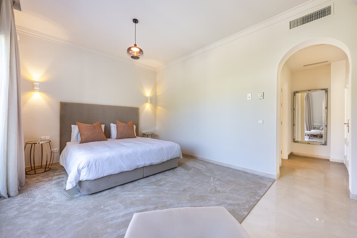 Detached Villa in Benahavís — photo 4 of 10