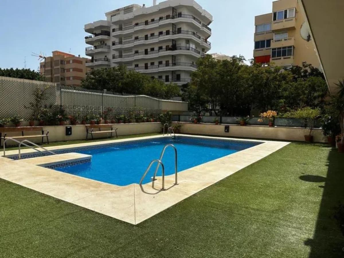 Middle Floor Apartment in Marbella — photo 1 of 10