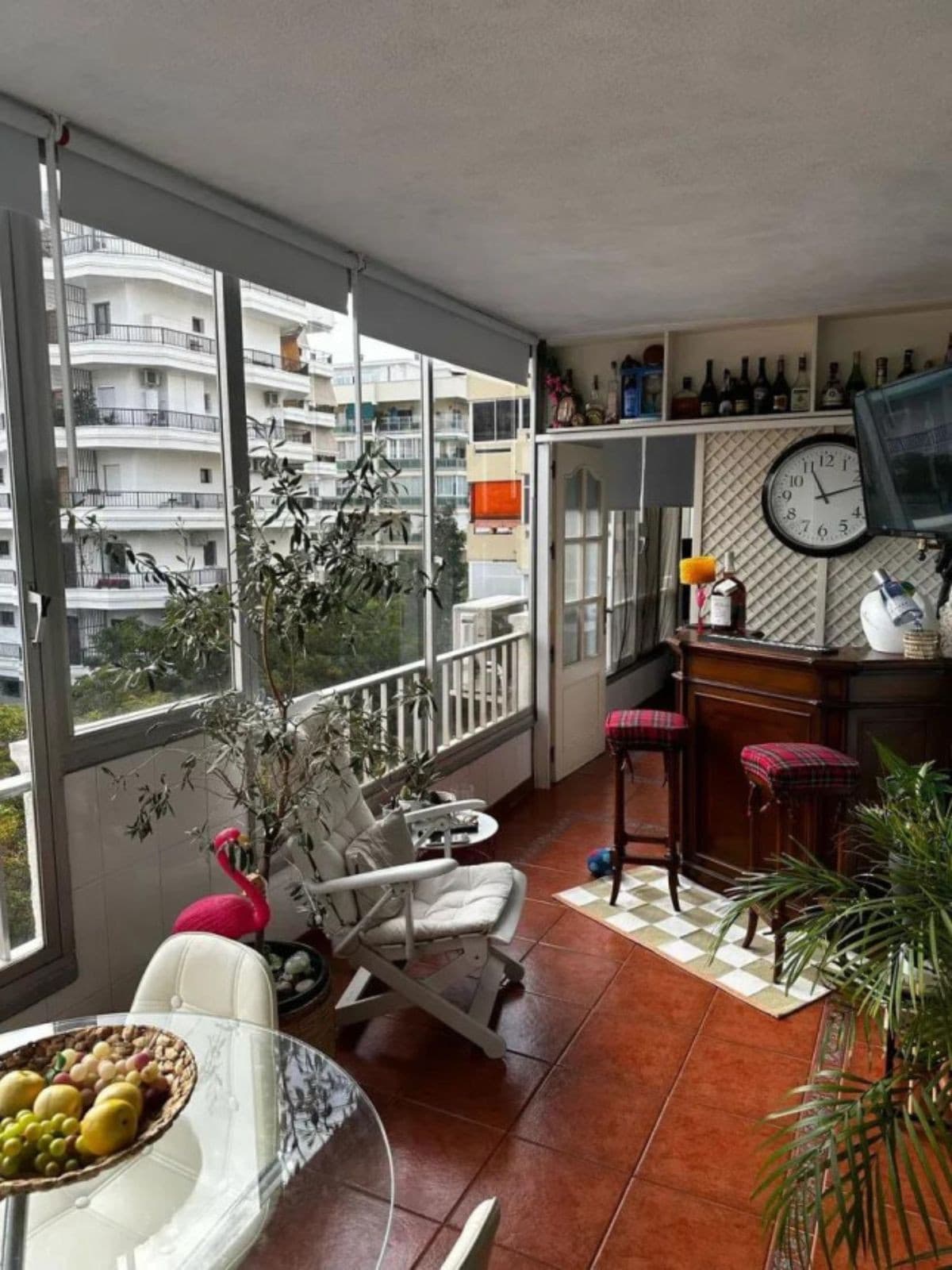Middle Floor Apartment in Marbella — photo 3 of 10