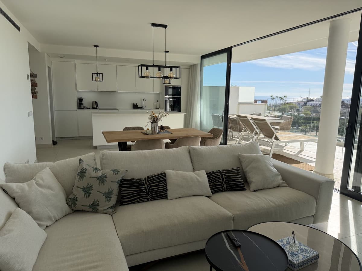 Middle Floor Apartment in Higueron — photo 9 of 10