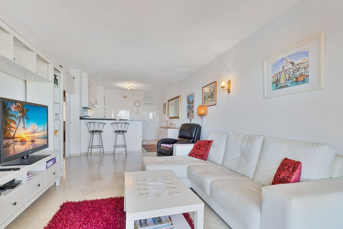 Middle Floor Apartment in Fuengirola — photo 7 of 10