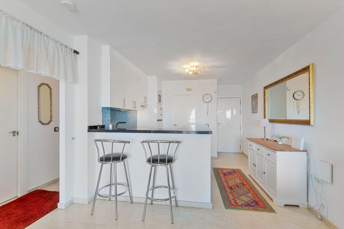 Middle Floor Apartment in Fuengirola — photo 8 of 10