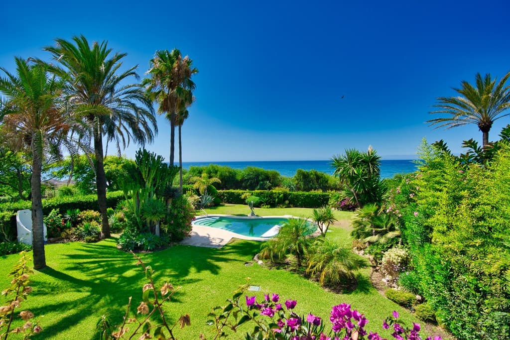 Detached Villa in Marbella — photo 1 of 10