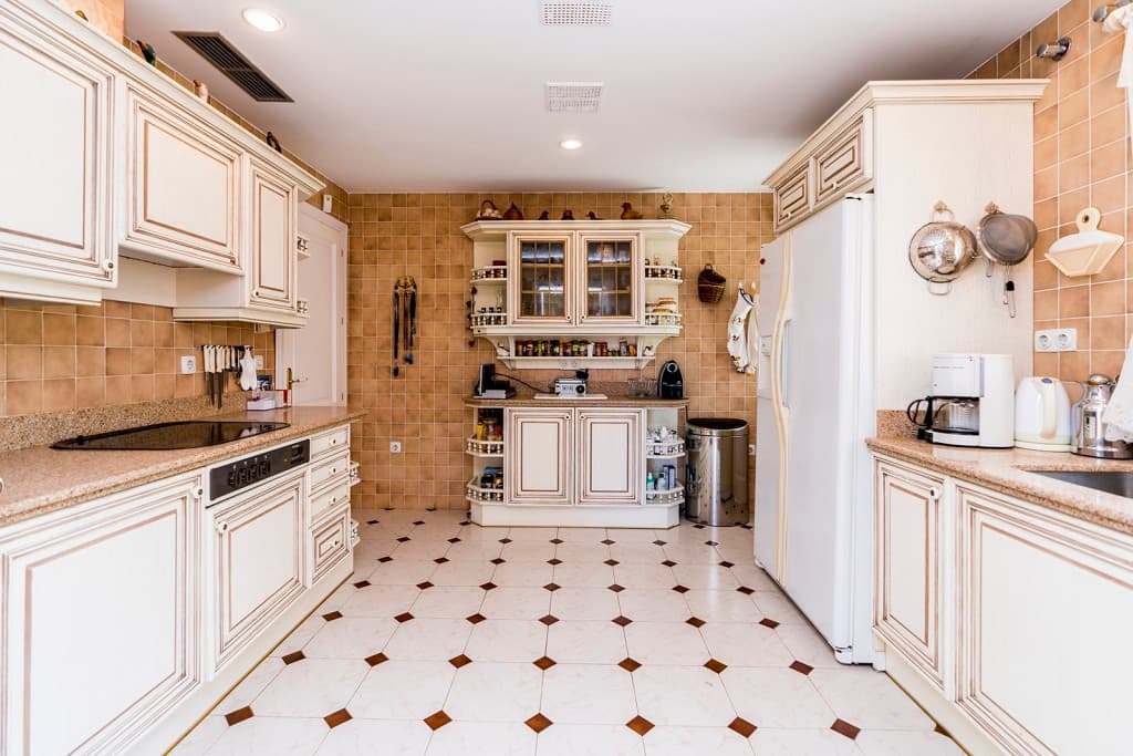 Detached Villa in Marbella — photo 5 of 10