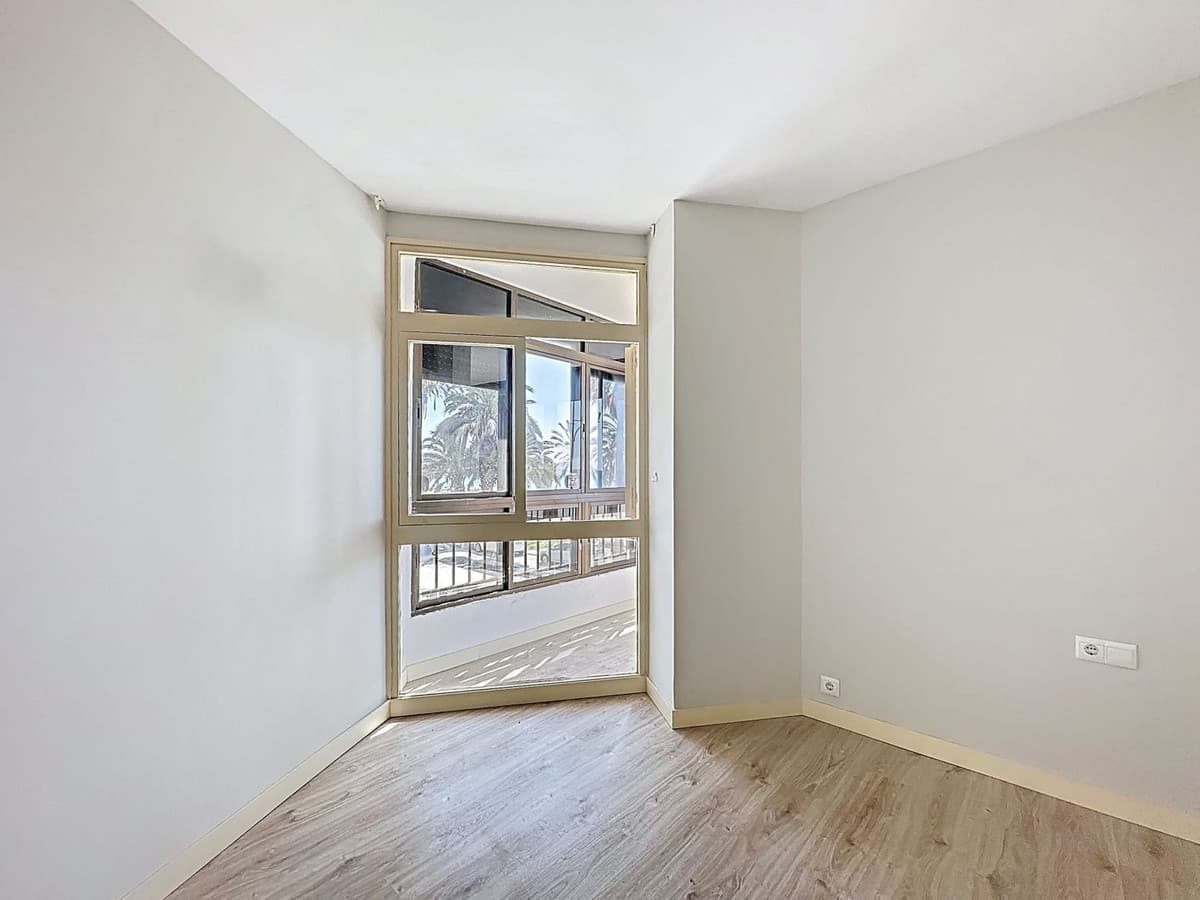 Middle Floor Apartment in Malagueta — photo 5 of 10