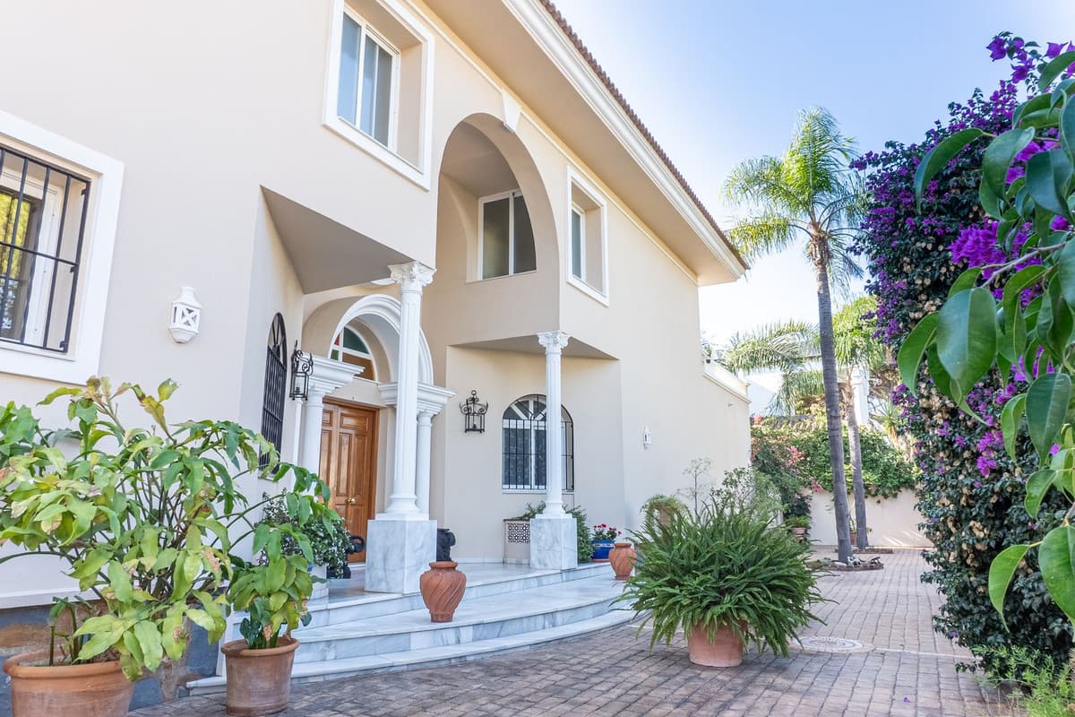 Detached Villa in New Golden Mile — photo 4 of 10