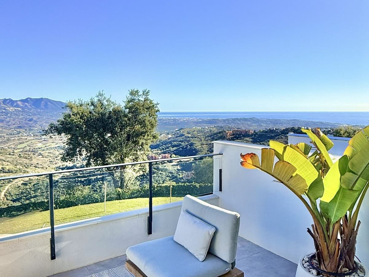 Townhouse in Elviria — photo 1 of 10
