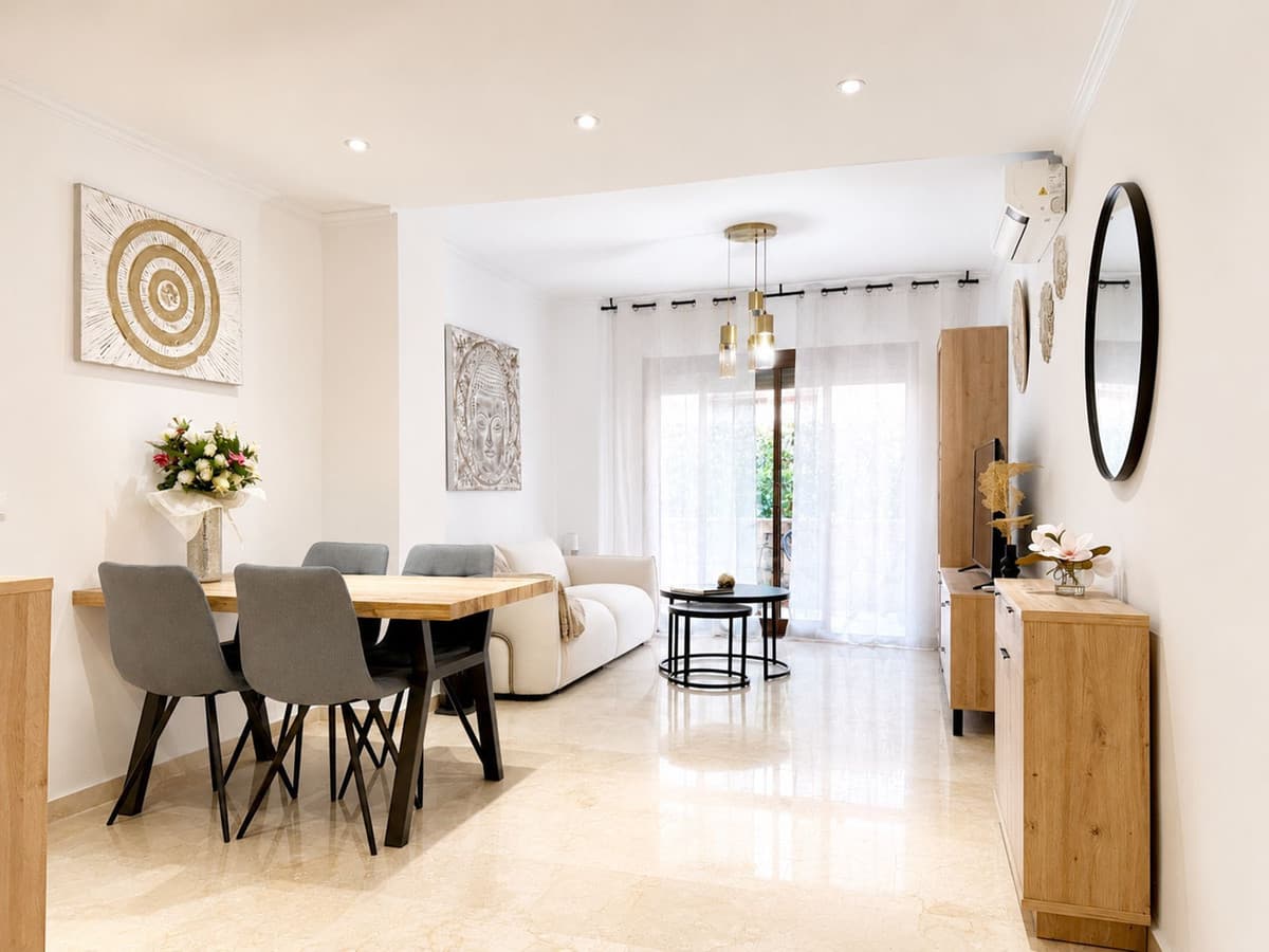 Middle Floor Apartment in Marbella — photo 1 of 10