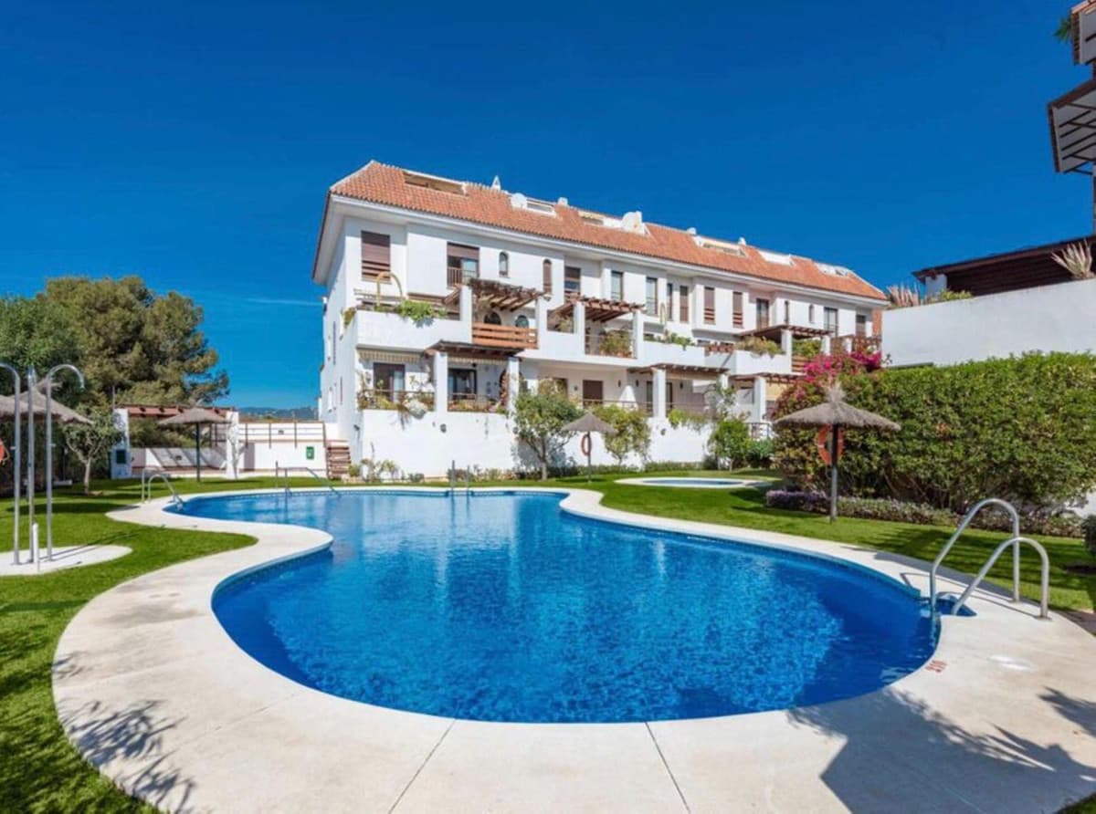 Middle Floor Apartment in Marbella — photo 3 of 10