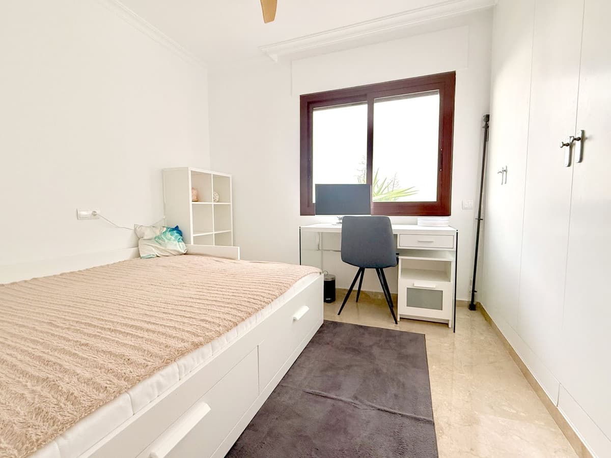 Middle Floor Apartment in Marbella — photo 9 of 10