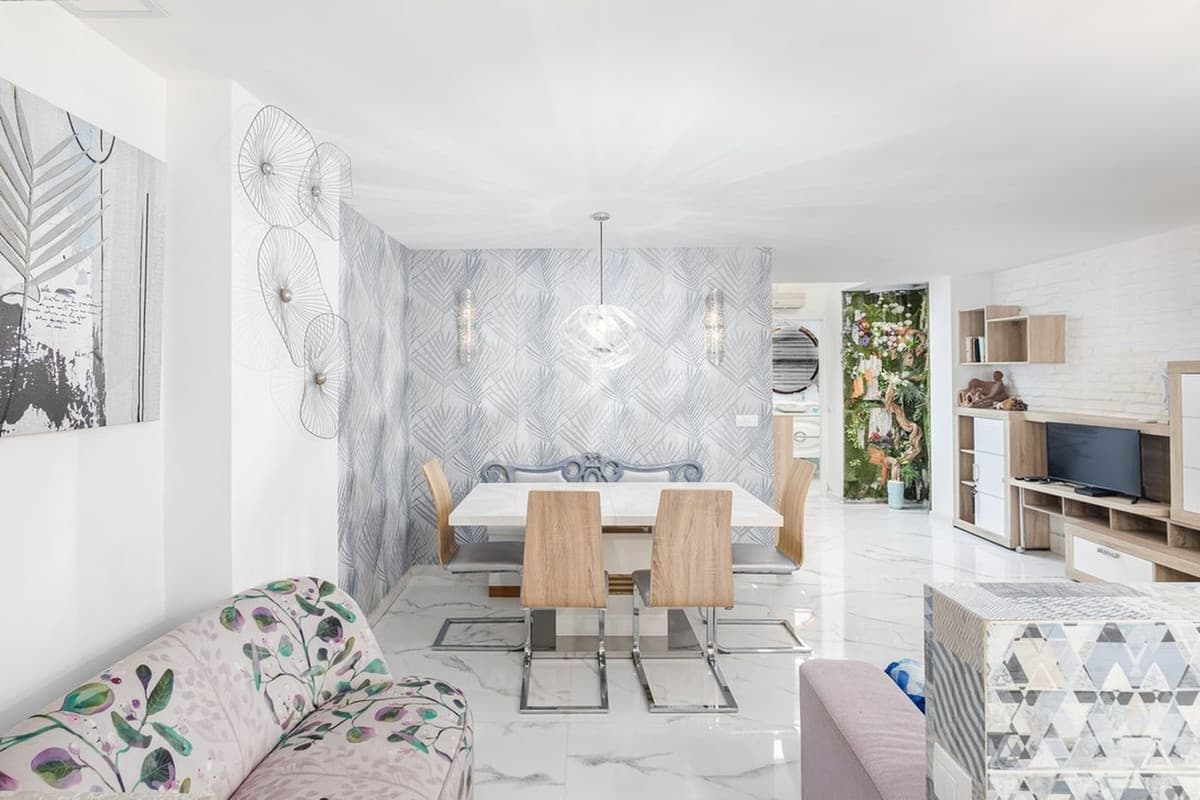 Townhouse in Pedregalejo — photo 1 of 10
