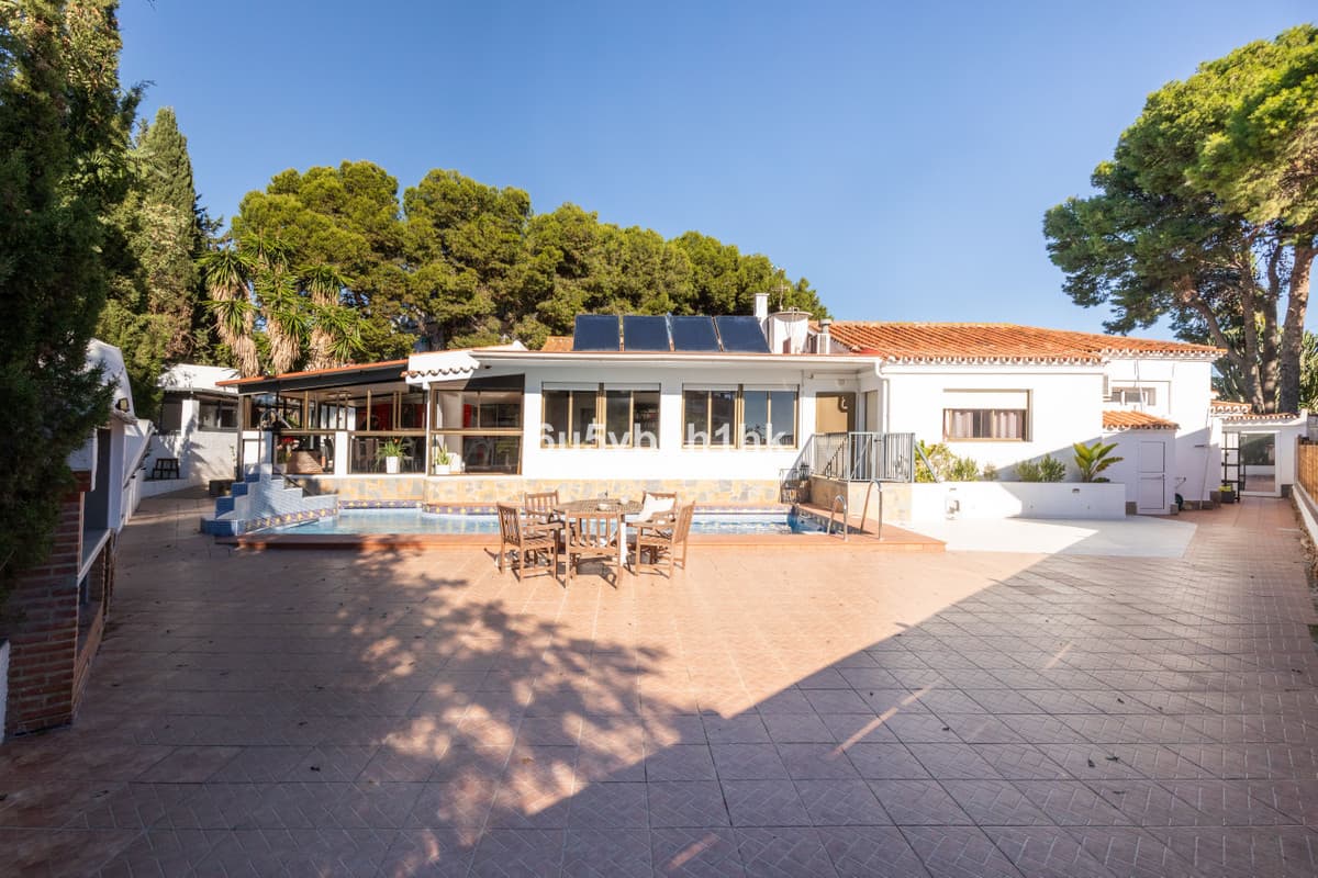 Detached Villa in Torremolinos — photo 3 of 10