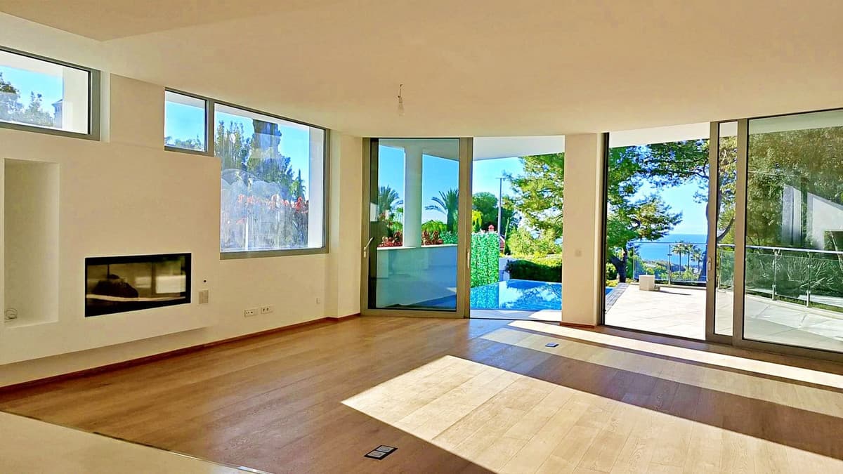 Semi-Detached House in Sierra Blanca — photo 2 of 10