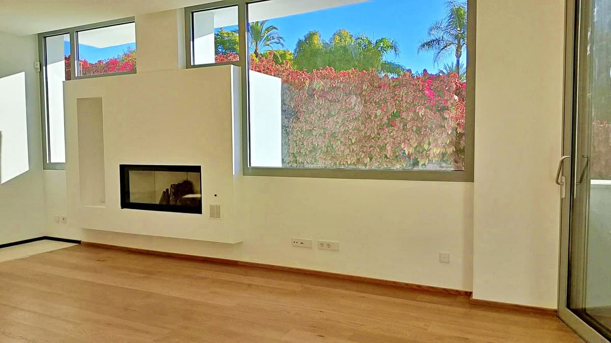 Semi-Detached House in Sierra Blanca — photo 8 of 10