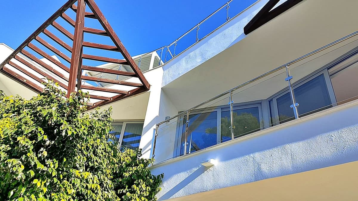Semi-Detached House in Sierra Blanca — photo 9 of 10
