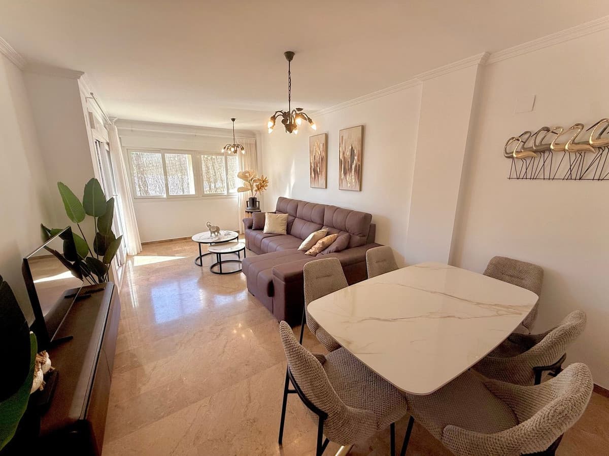 Middle Floor Apartment in Calahonda — photo 2 of 10