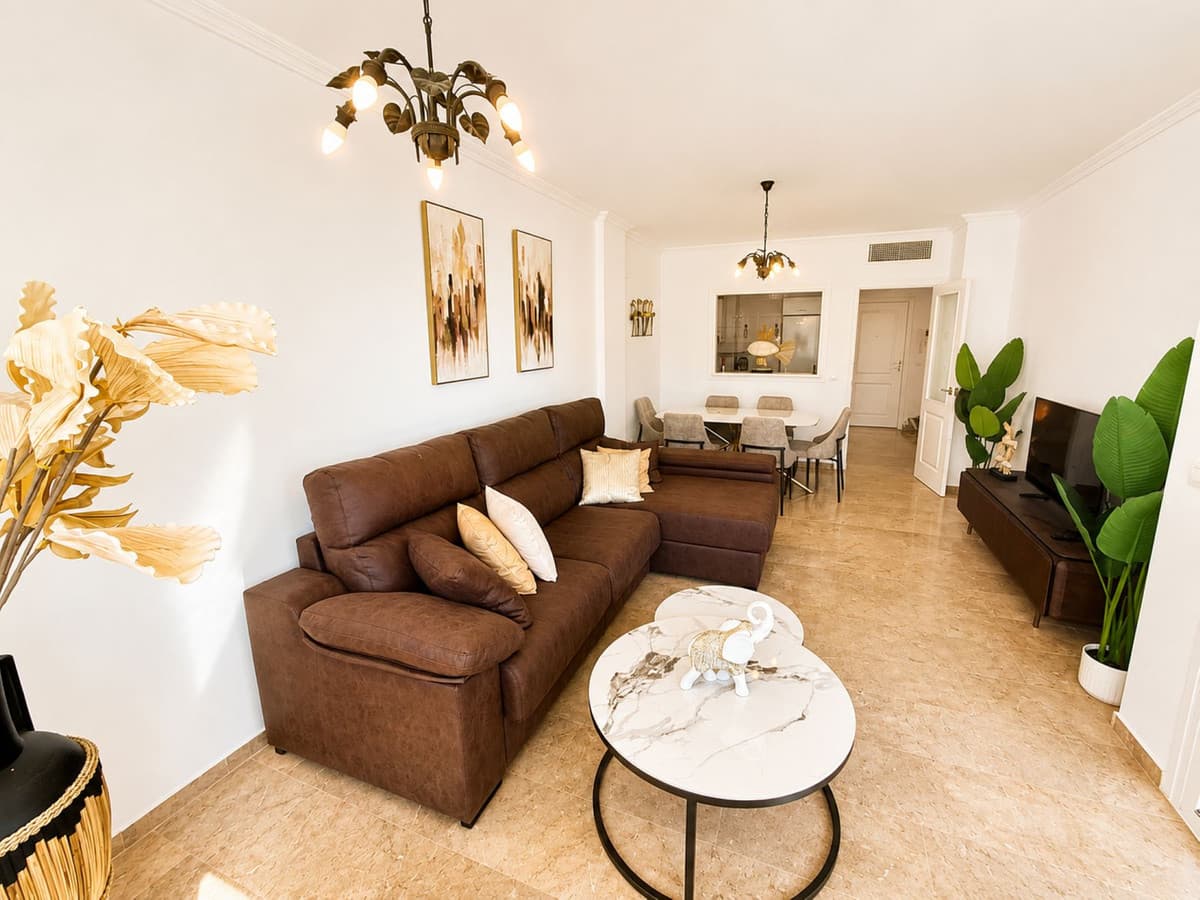 Middle Floor Apartment in Calahonda — photo 9 of 10
