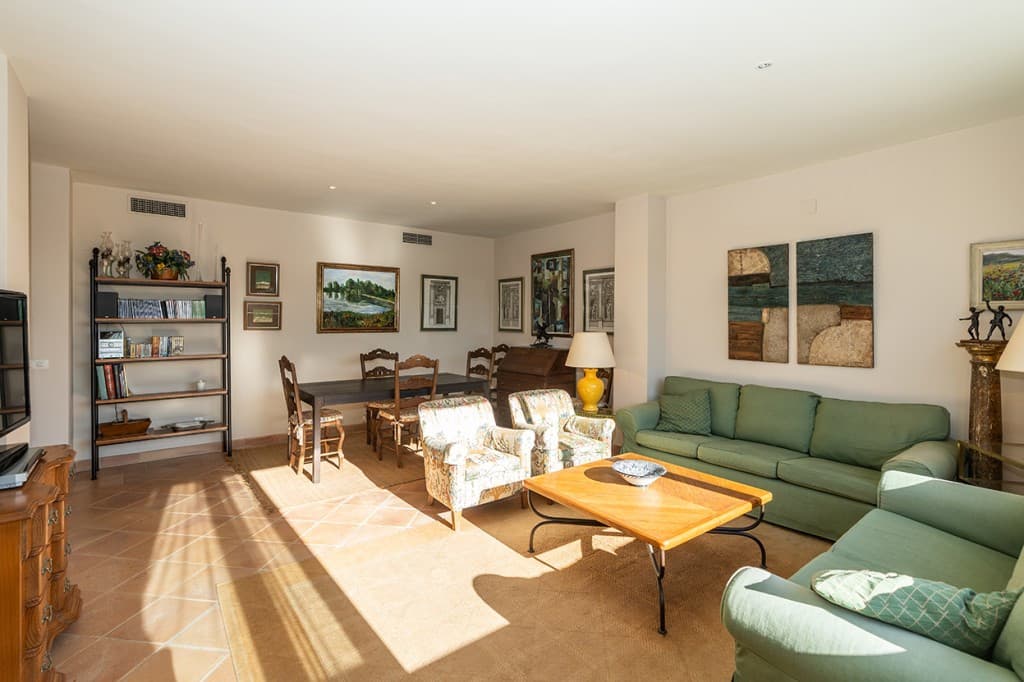 Middle Floor Apartment in Elviria — photo 6 of 10