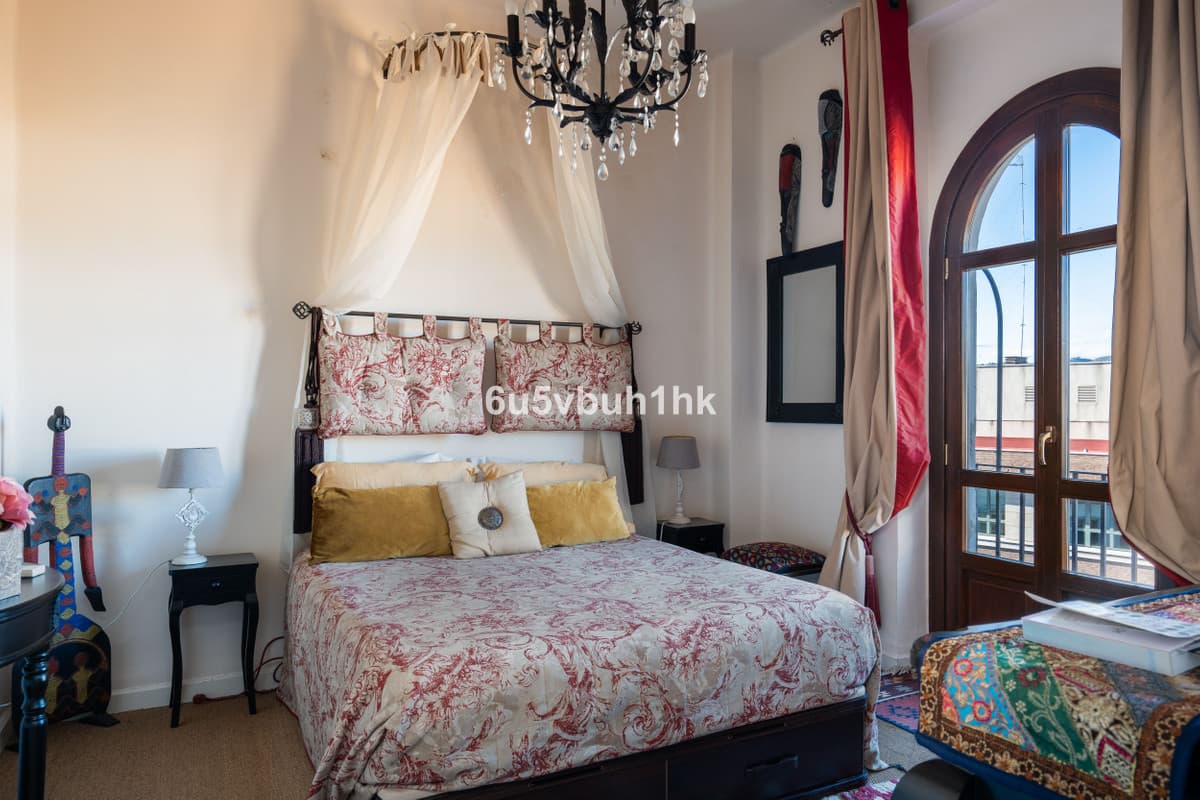 Middle Floor Apartment in Málaga — photo 3 of 10