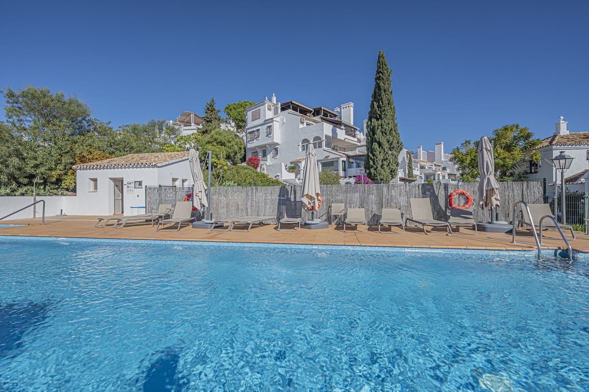 Ground Floor Apartment in Benahavís — photo 3 of 10