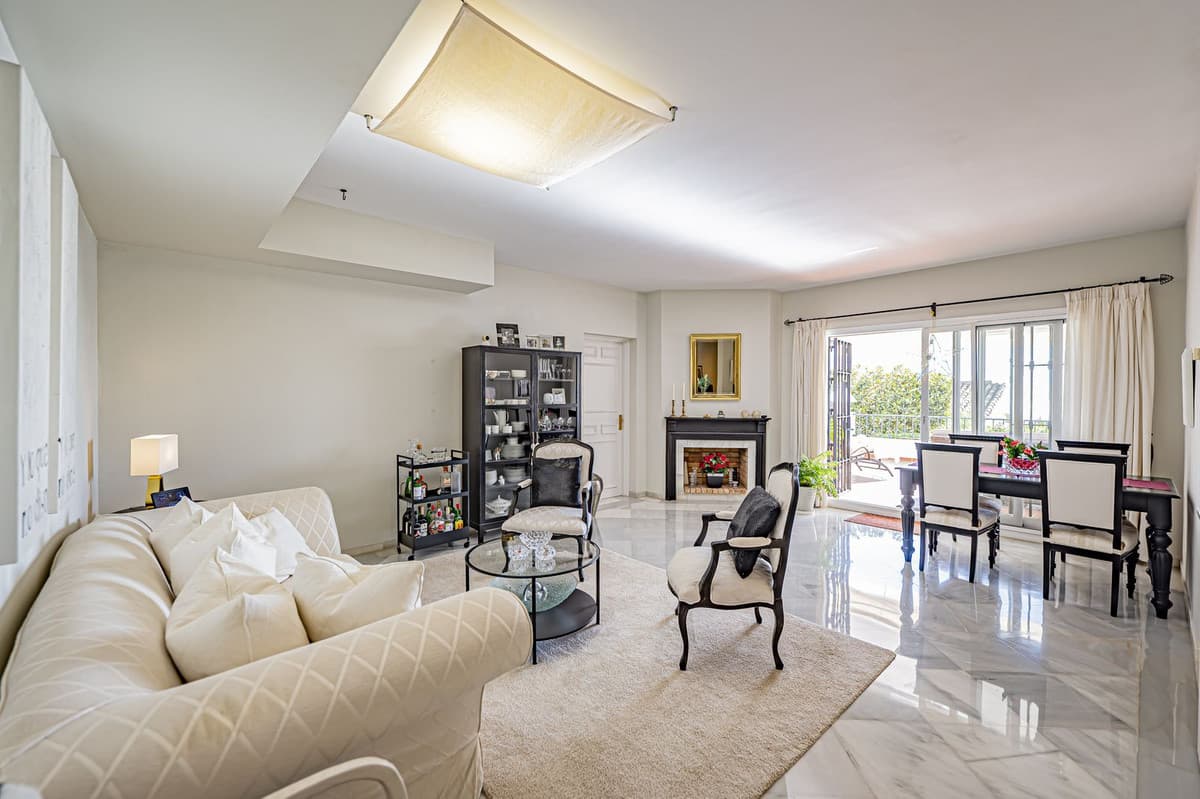Ground Floor Apartment in Benahavís — photo 4 of 10