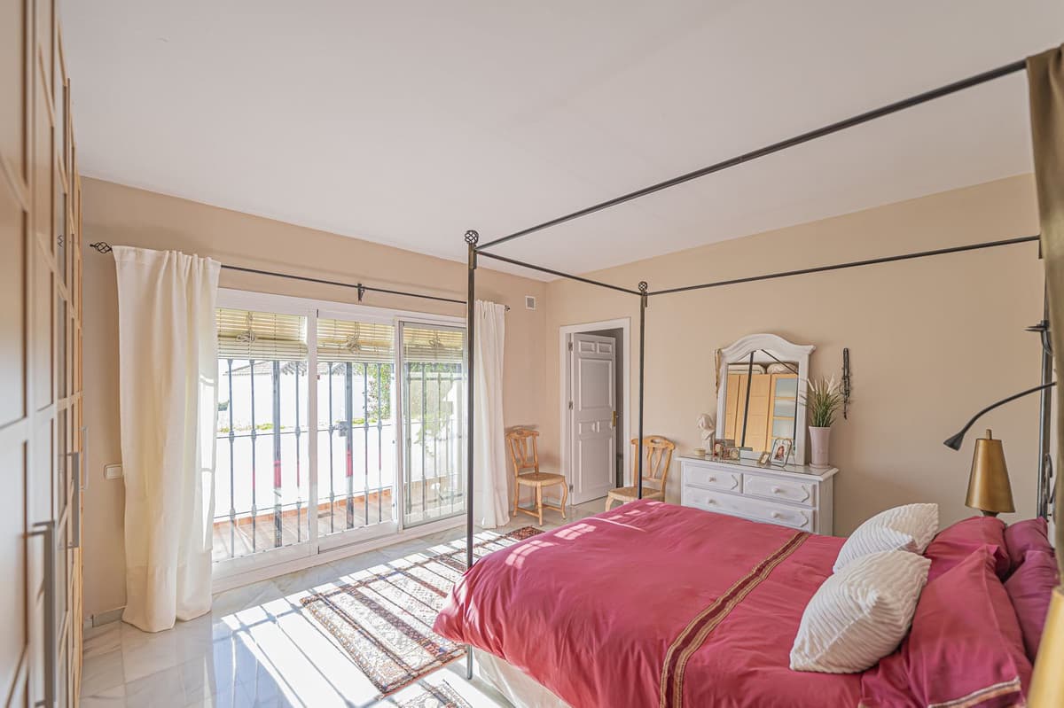 Ground Floor Apartment in Benahavís — photo 8 of 10
