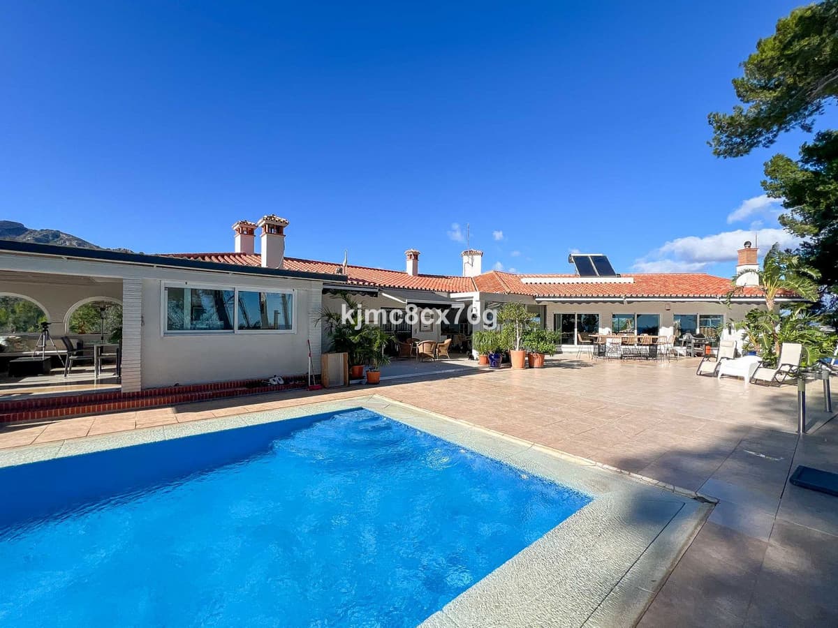 Detached Villa in Torremolinos — photo 2 of 10