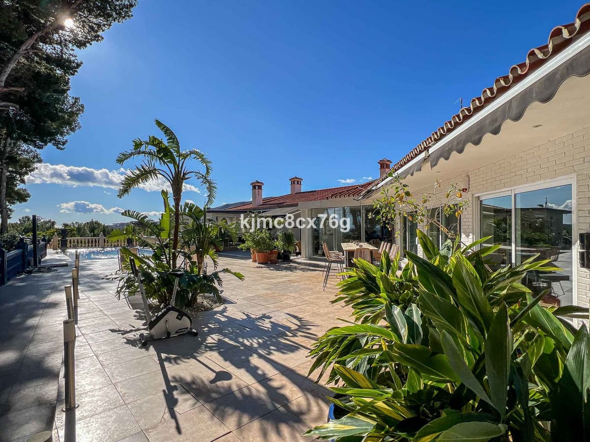 Detached Villa in Torremolinos — photo 5 of 10
