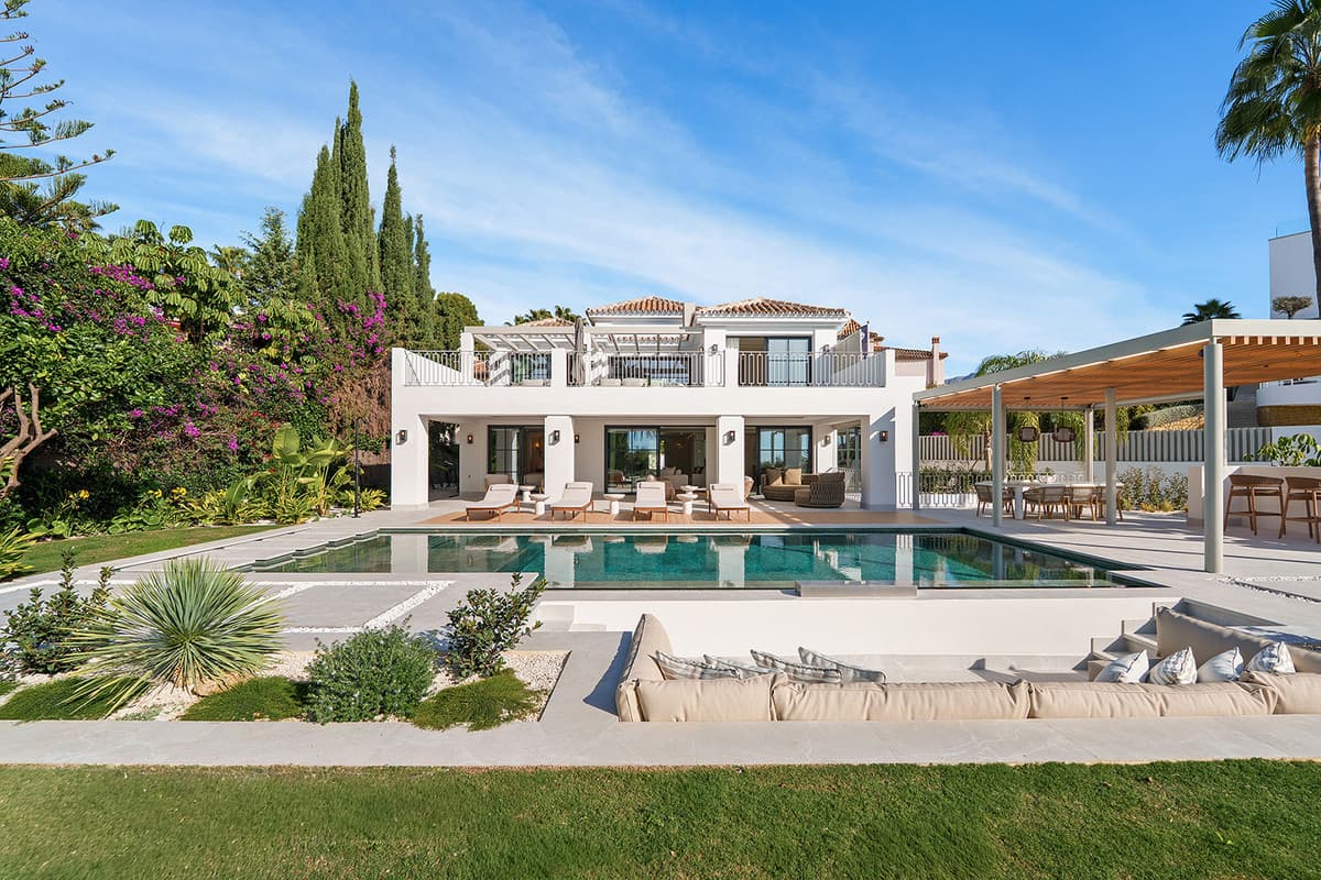 Detached Villa in La Quinta — photo 1 of 10