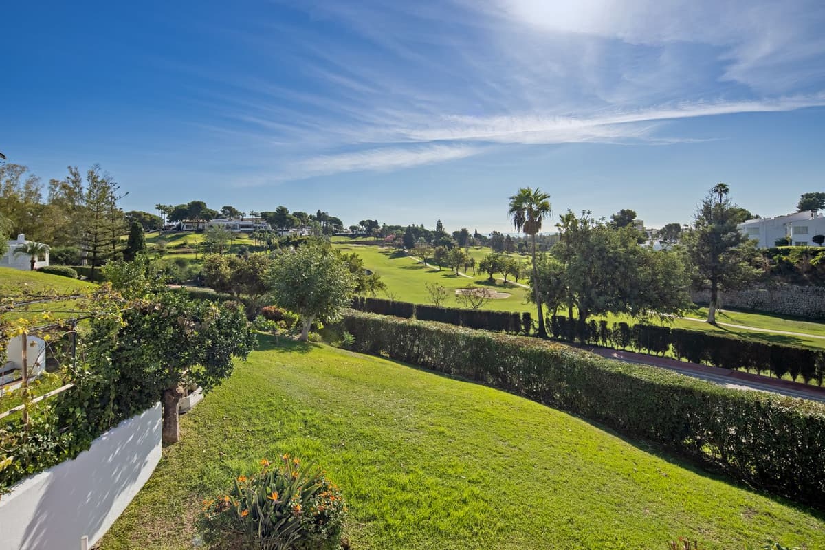 Semi-Detached House in Nueva Andalucía — photo 2 of 10