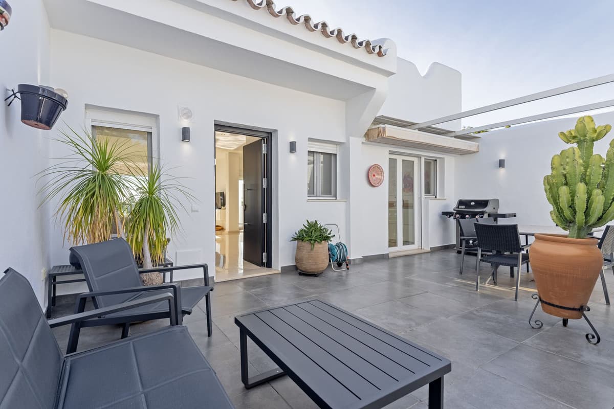 Semi-Detached House in Nueva Andalucía — photo 3 of 10