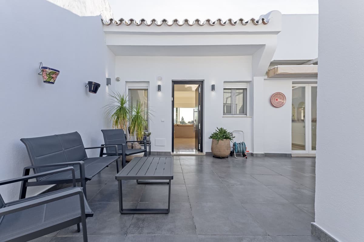 Semi-Detached House in Nueva Andalucía — photo 4 of 10