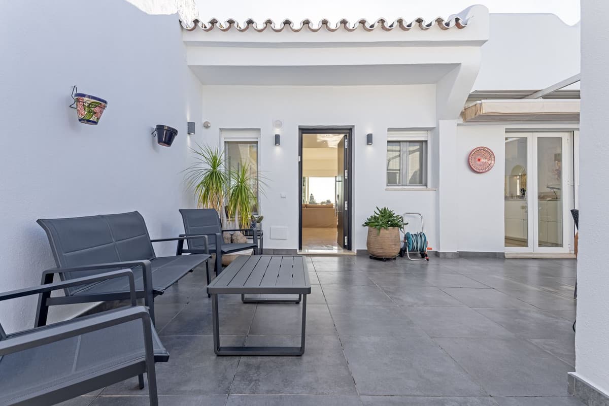 Semi-Detached House in Nueva Andalucía — photo 6 of 10